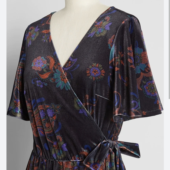 Modcloth Timeless Embrace Velvet Midi Dress - with pockets!!! - Picture 3 of 6